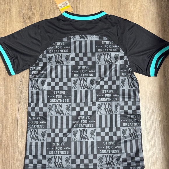 Liverpool special edition 24/25 - Picture 2 of 3